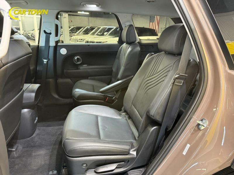 Vehicle photo 22