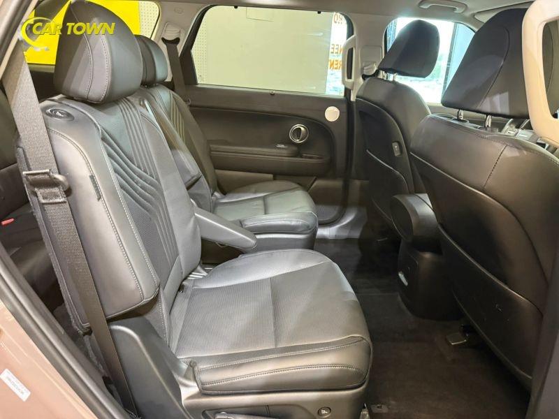 Vehicle photo 31