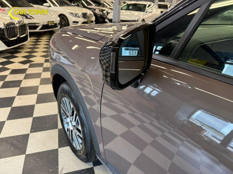 Vehicle photo 38