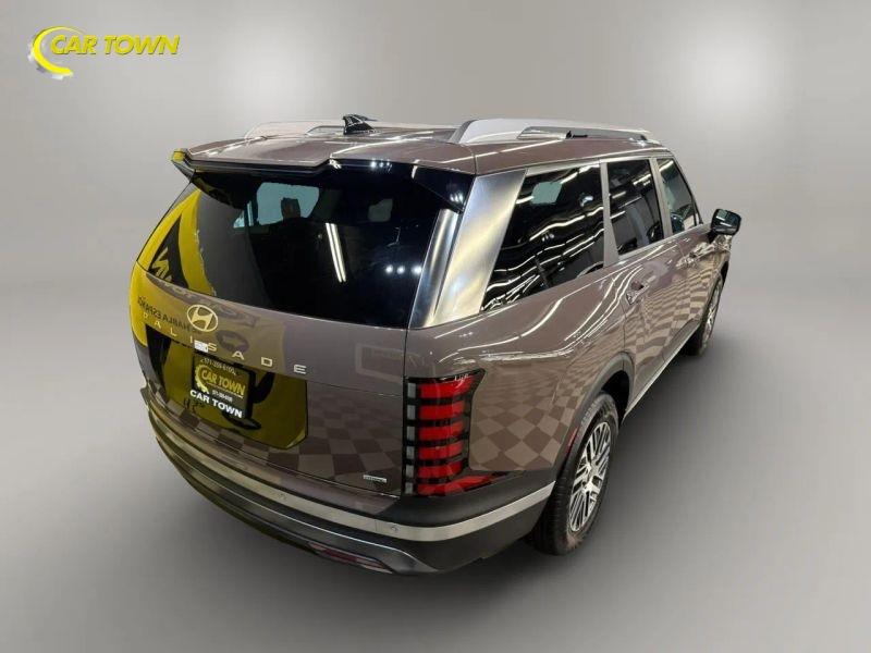Vehicle photo 8