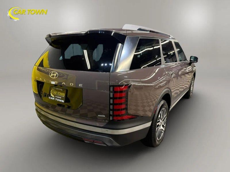 Vehicle photo 9