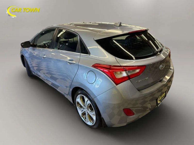 Vehicle photo 12