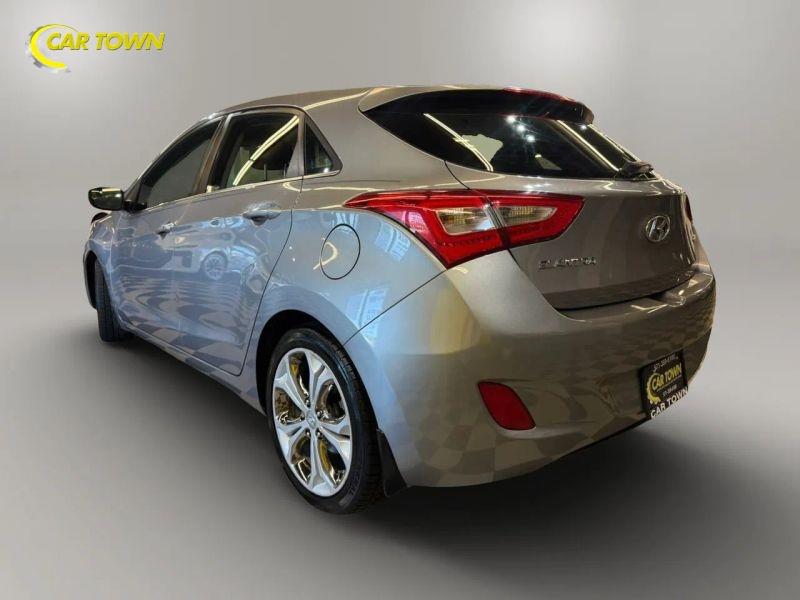 Vehicle photo 13