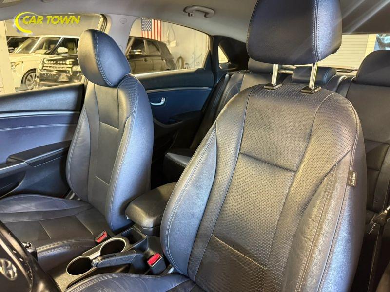 Vehicle photo 17