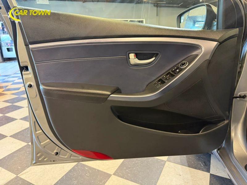 Vehicle photo 19