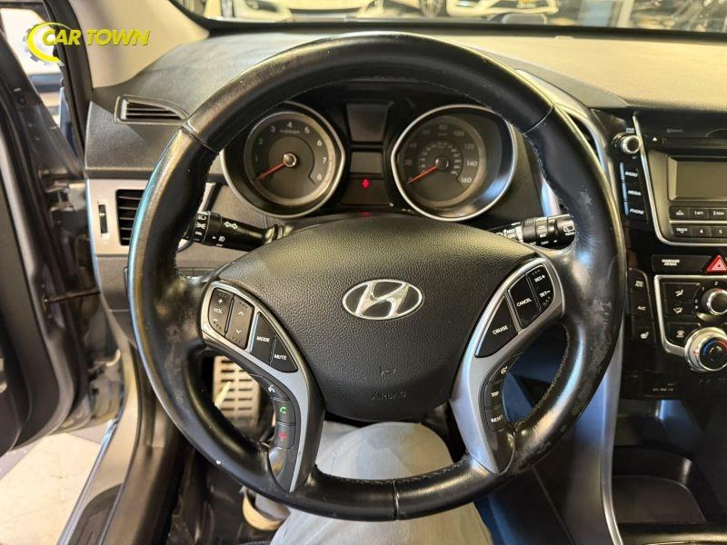 Vehicle photo 23