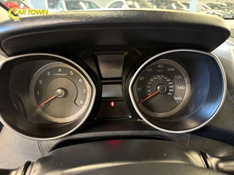 Vehicle photo 24