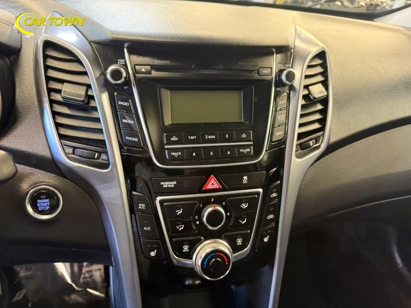 Vehicle photo 25