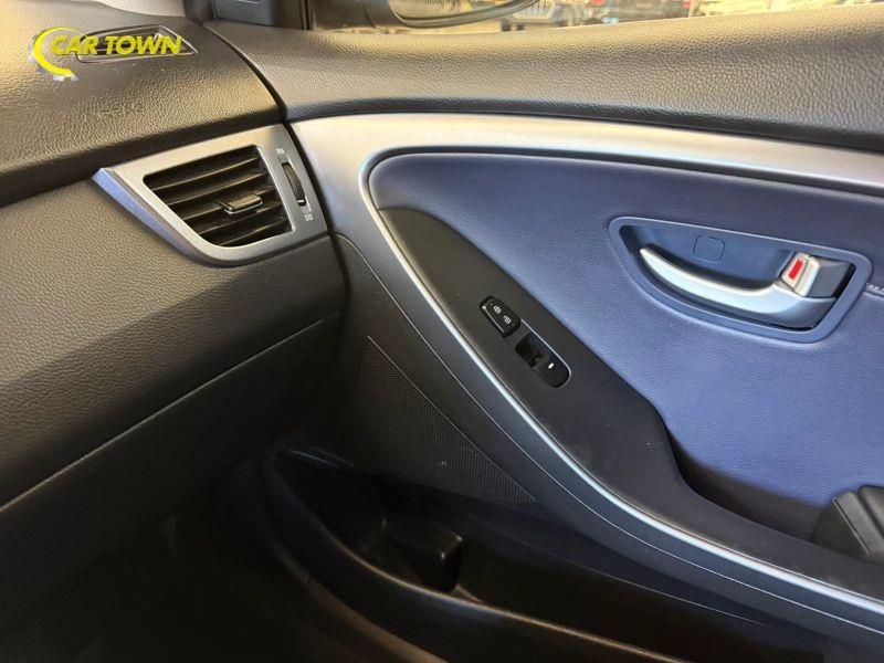 Vehicle photo 26