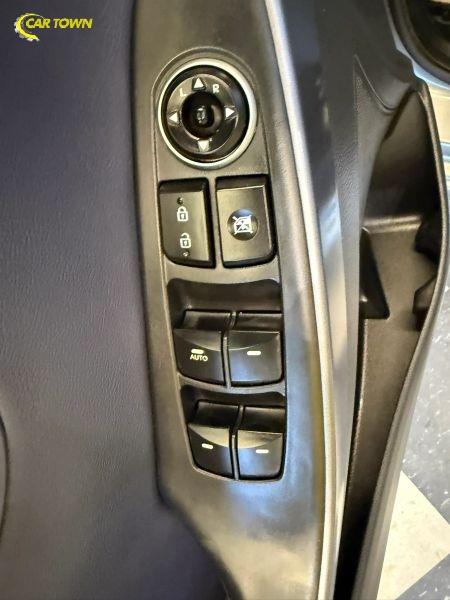 Vehicle photo 28