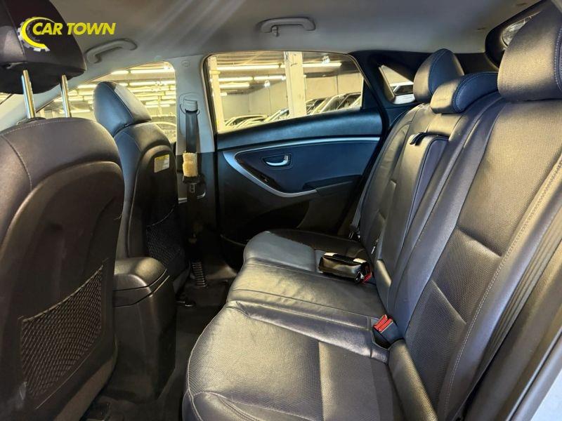 Vehicle photo 29