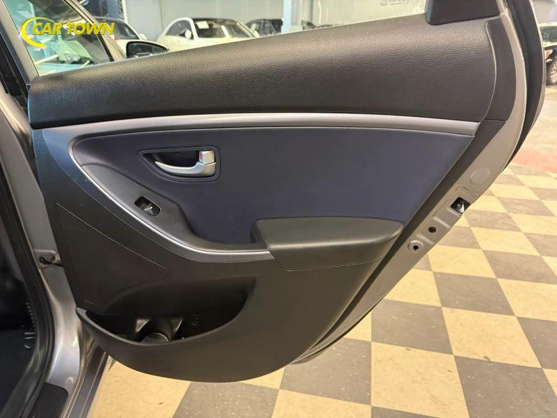 Vehicle photo 32