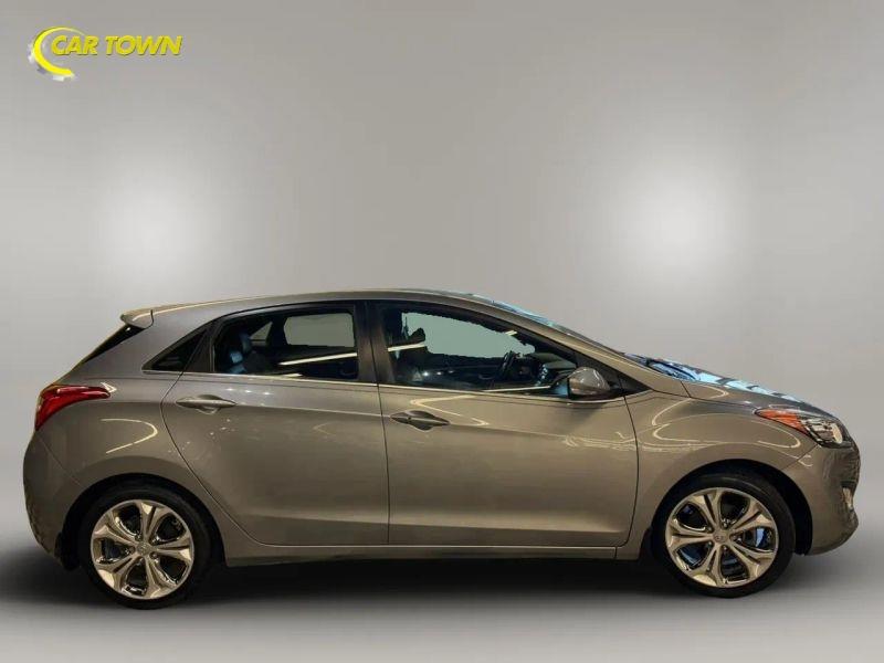 Vehicle photo 7