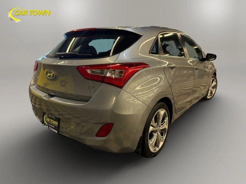 Vehicle photo 9