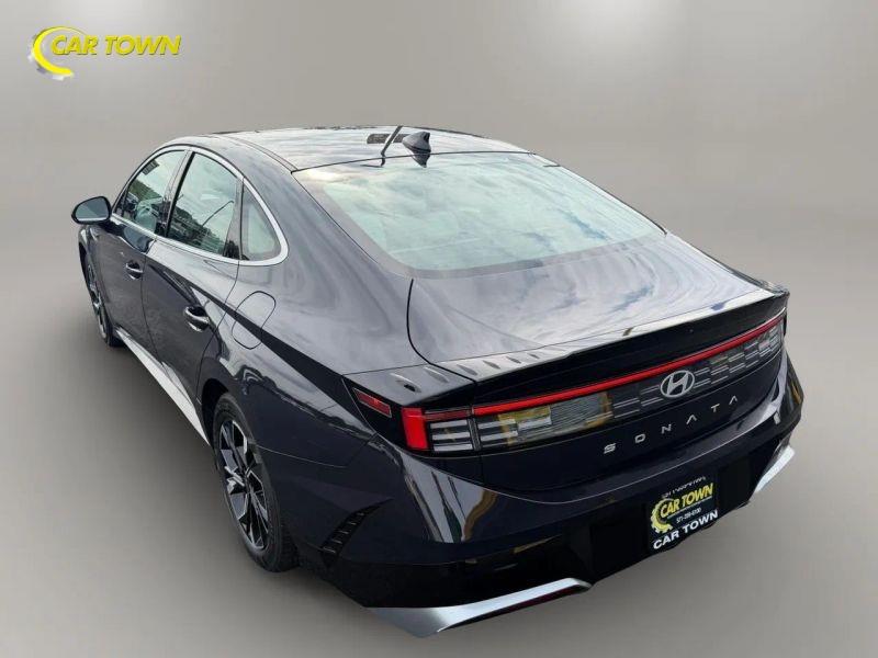 Vehicle photo 10