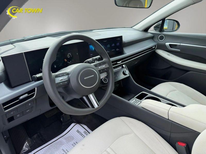 Vehicle photo 14