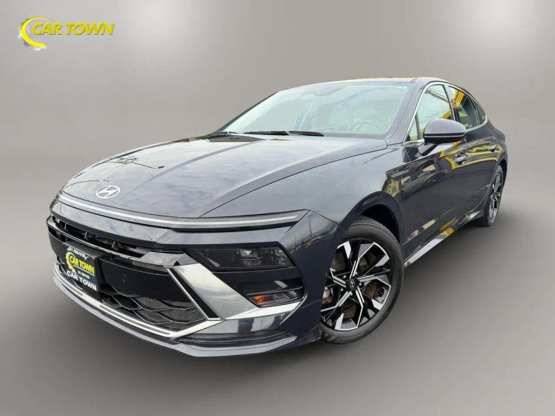 Vehicle photo 2