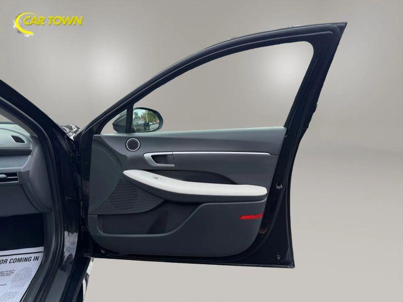 Vehicle photo 21