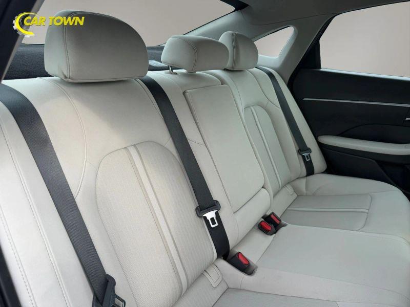 Vehicle photo 22
