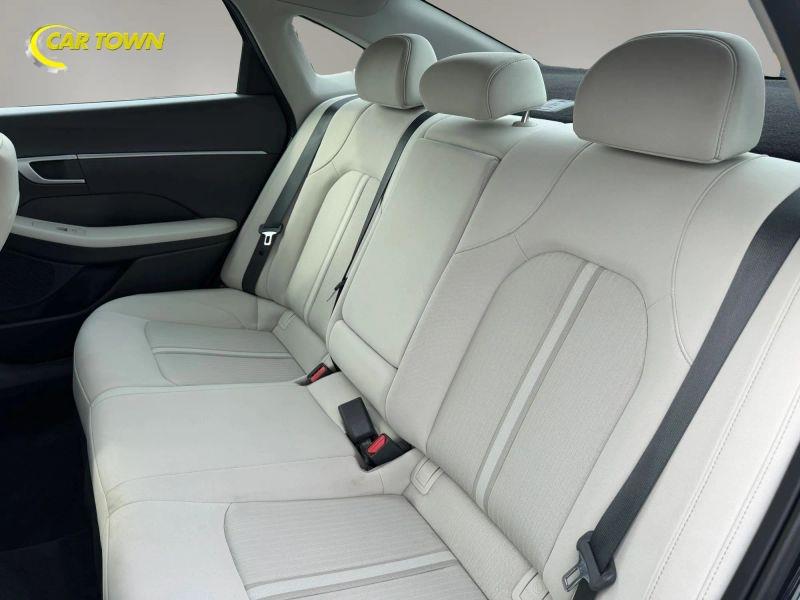 Vehicle photo 24