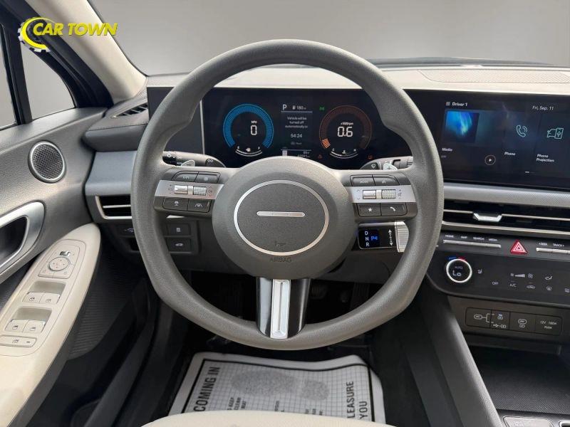 Vehicle photo 26