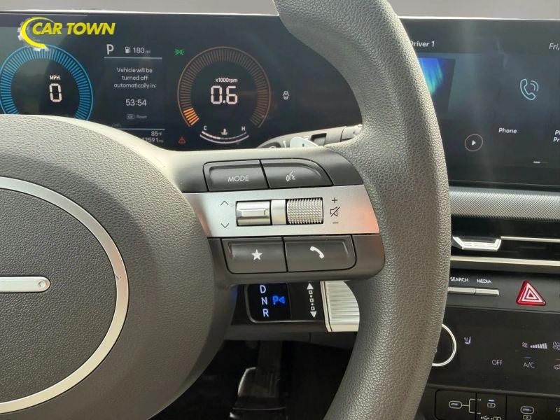 Vehicle photo 28