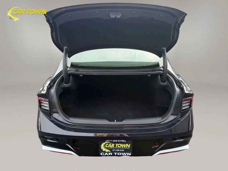 Vehicle photo 30