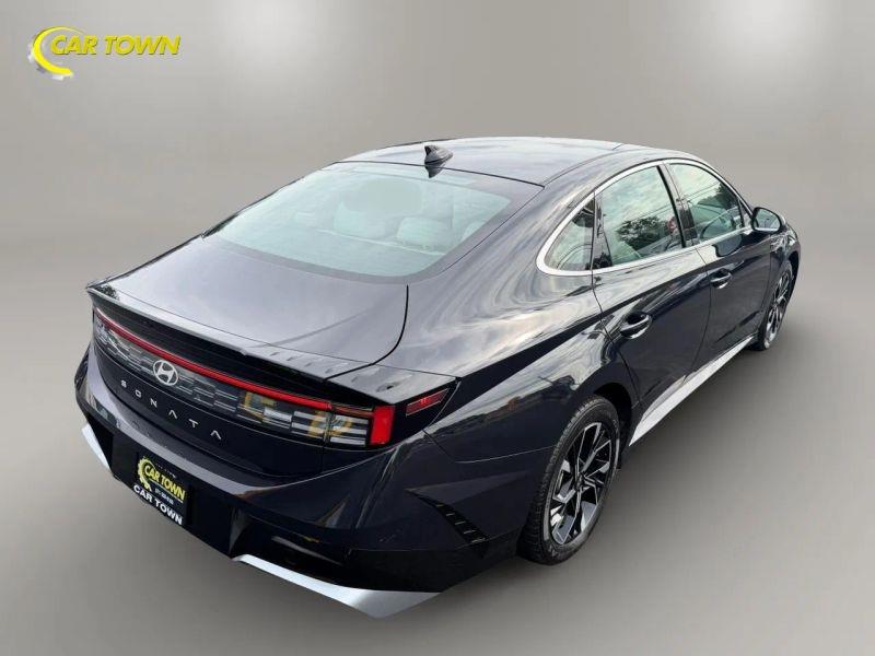 Vehicle photo 8