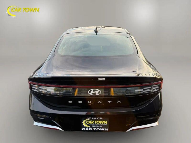Vehicle photo 10