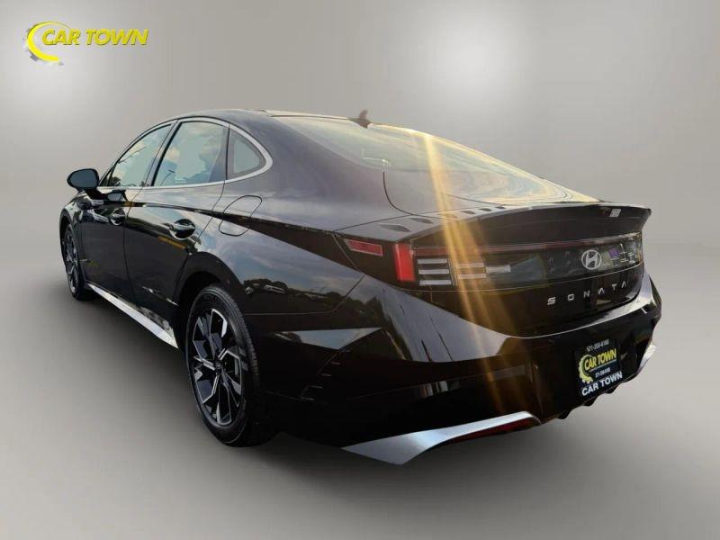 Vehicle photo 13