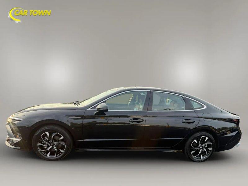 Vehicle photo 14