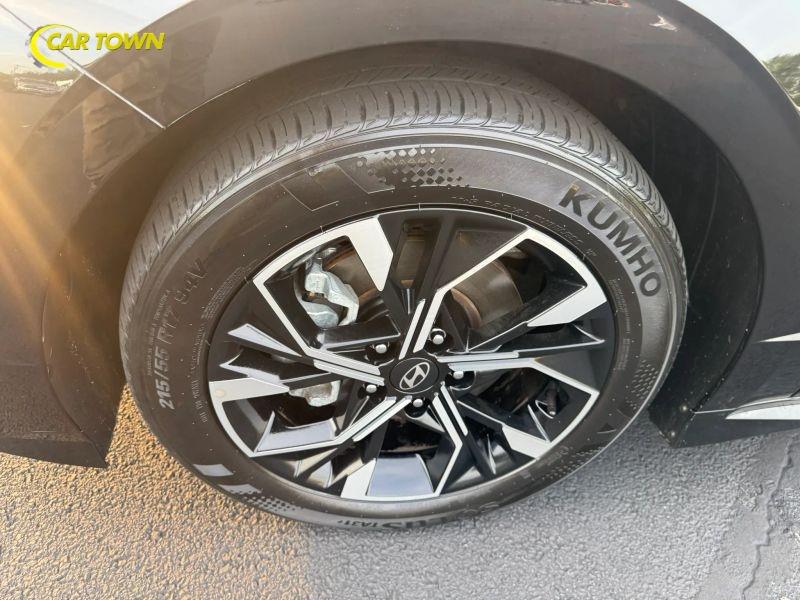 Vehicle photo 15
