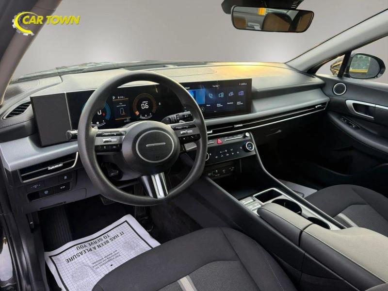 Vehicle photo 17