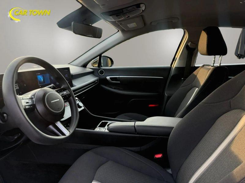 Vehicle photo 18