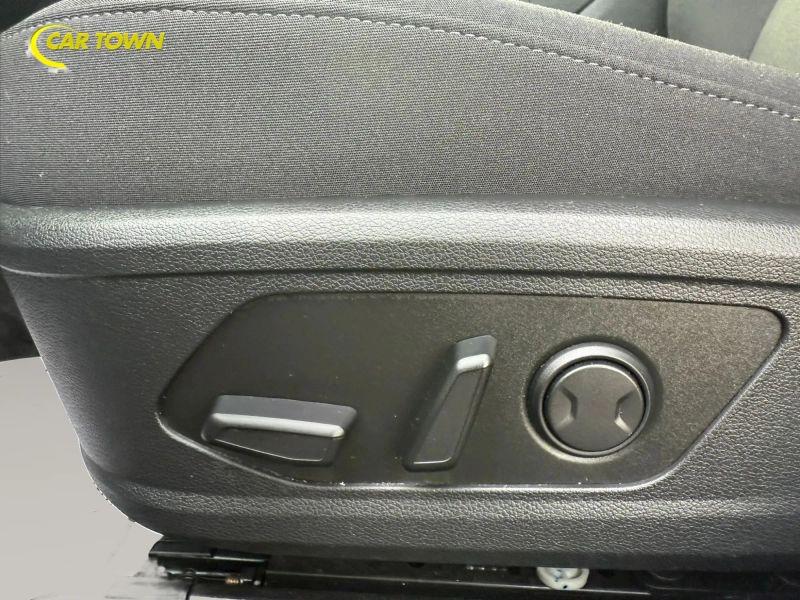 Vehicle photo 21