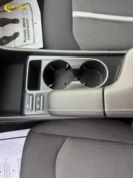 Vehicle photo 23
