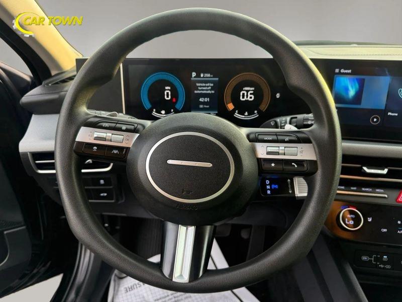 Vehicle photo 24