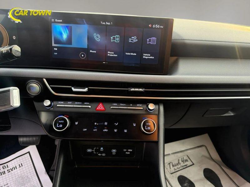 Vehicle photo 25