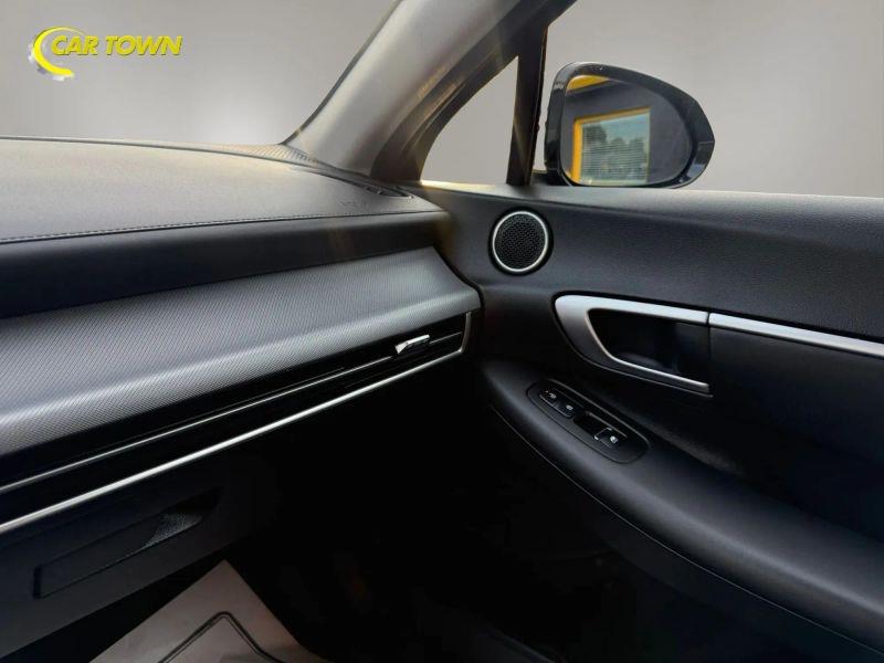 Vehicle photo 27