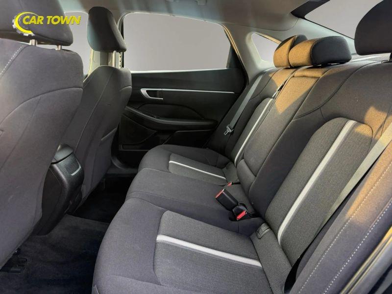 Vehicle photo 31