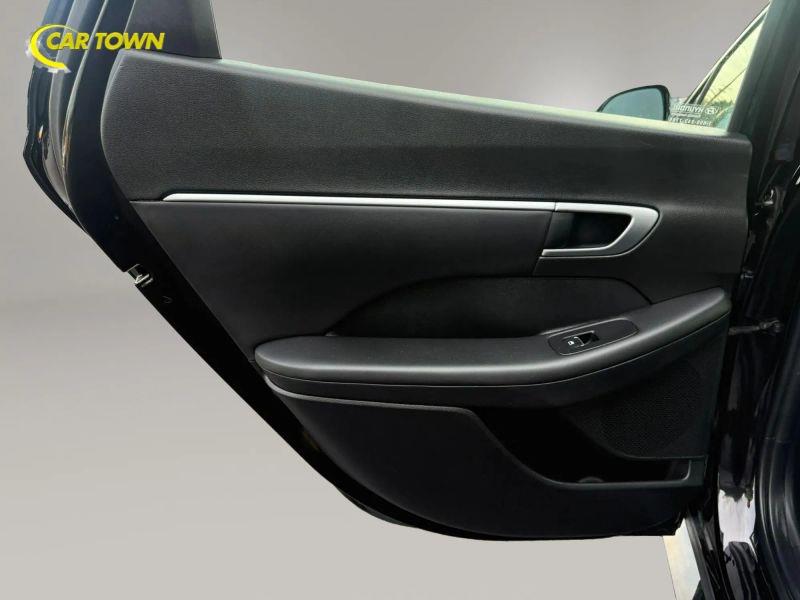 Vehicle photo 32