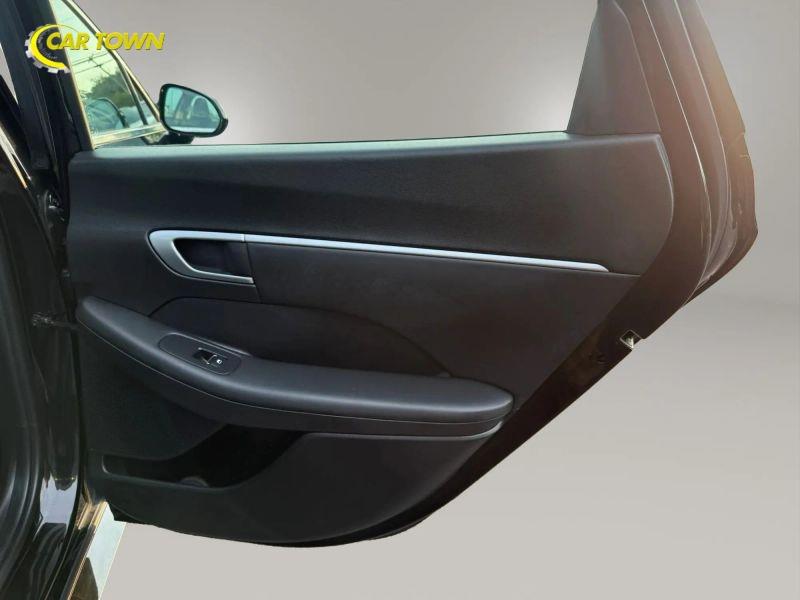 Vehicle photo 34