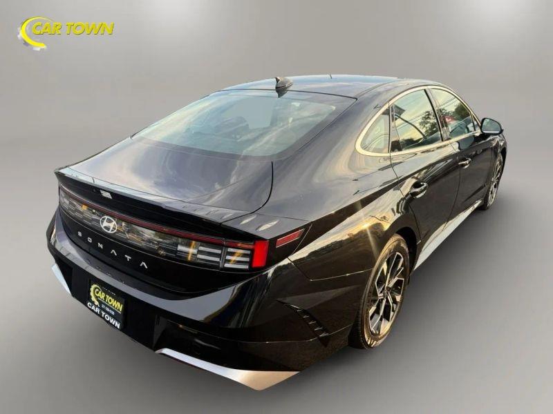 Vehicle photo 8