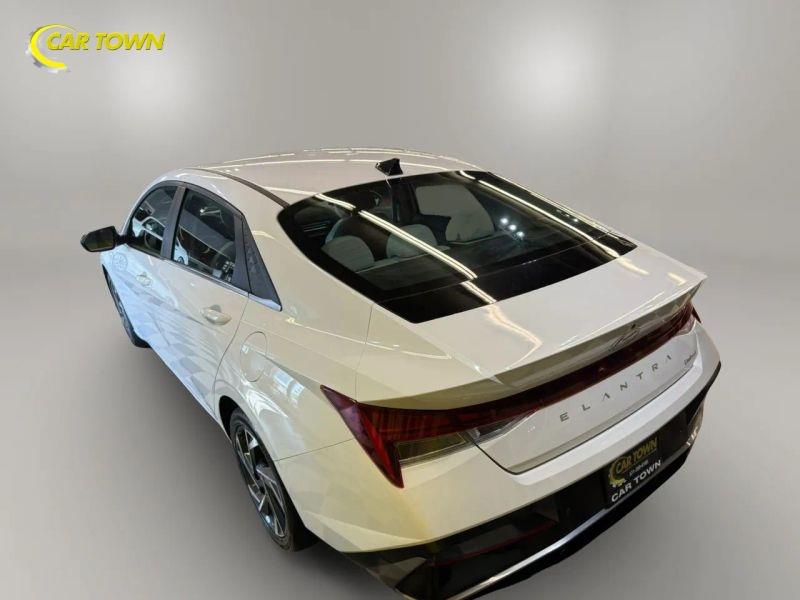 Vehicle photo 10