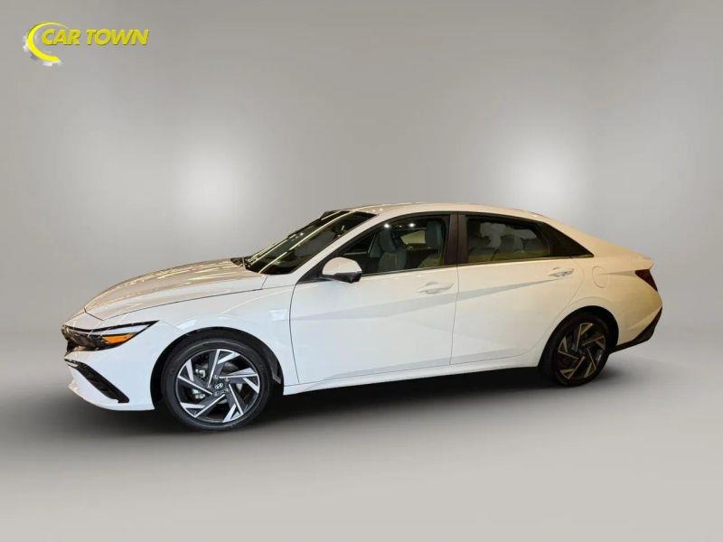 Vehicle photo 12