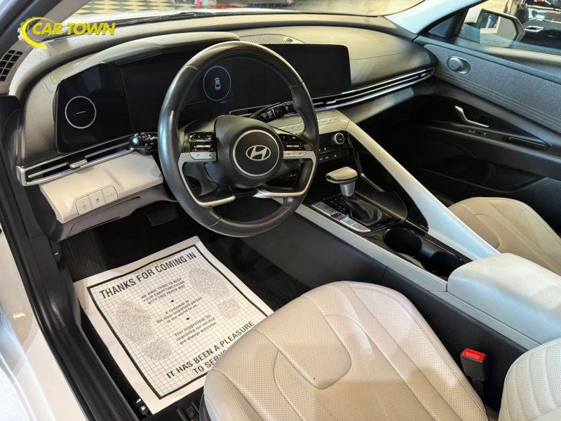 Vehicle photo 14