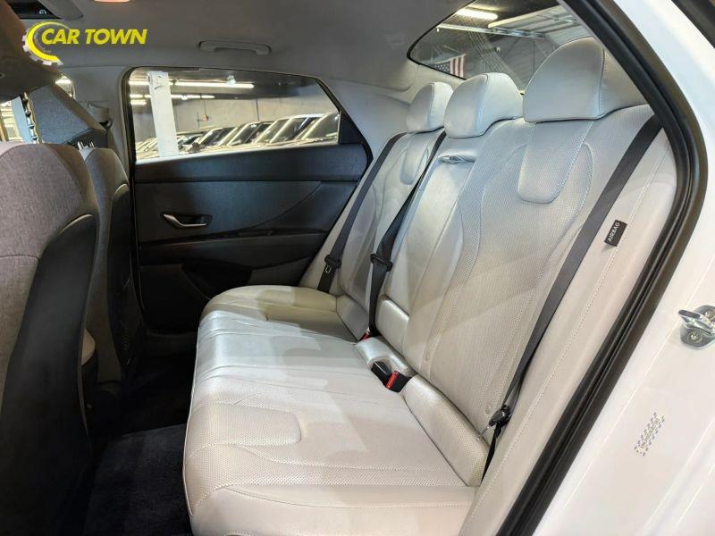Vehicle photo 19