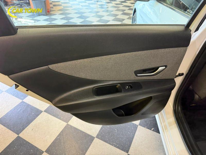 Vehicle photo 20
