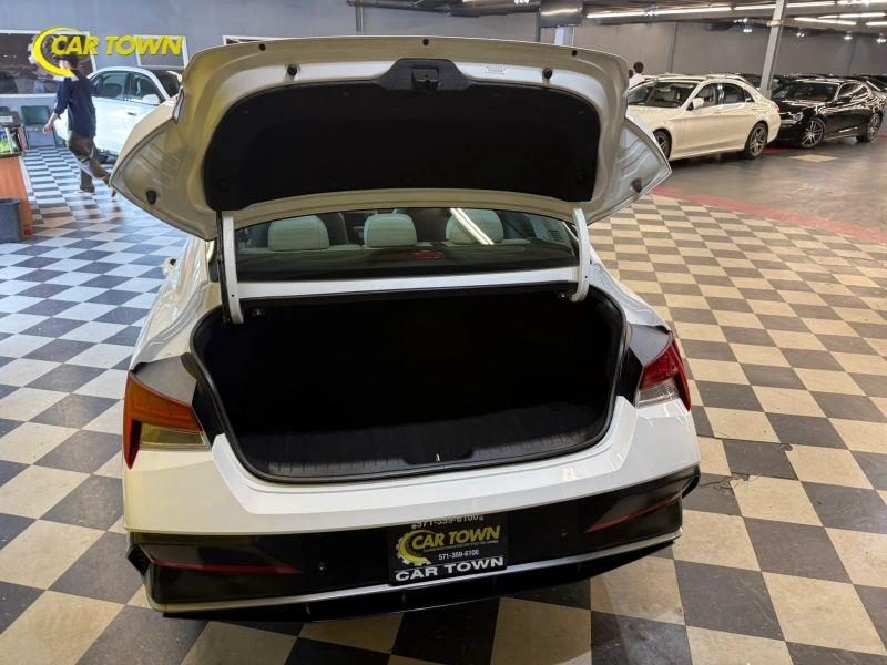 Vehicle photo 21