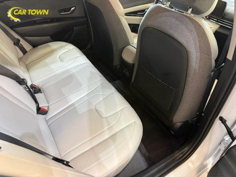 Vehicle photo 26
